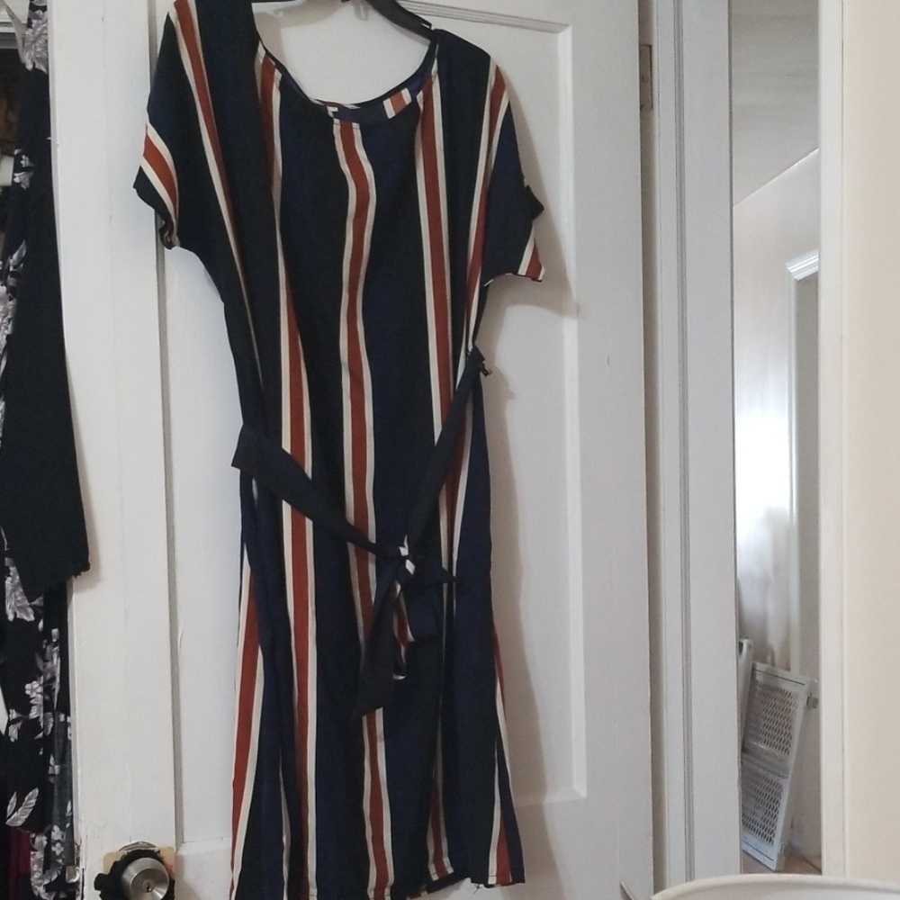 Silky dress with optional belt
